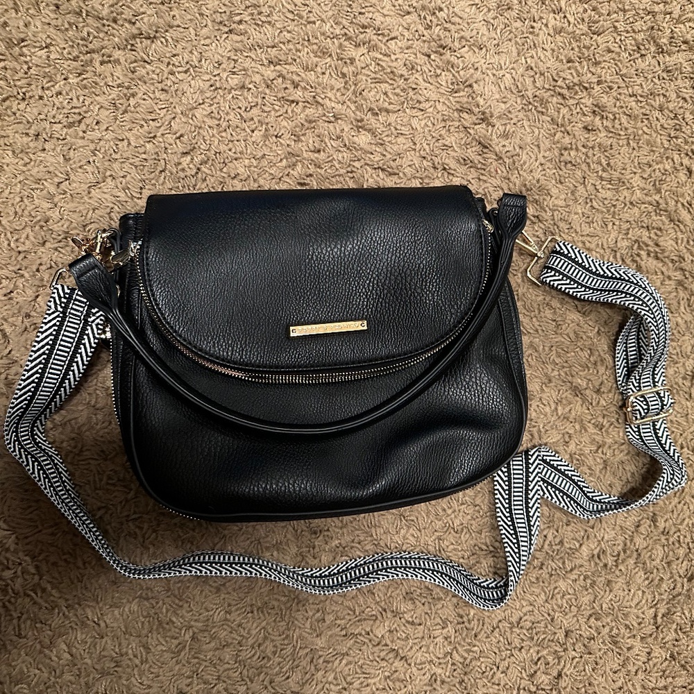 Pine and poppy downtown crossbody